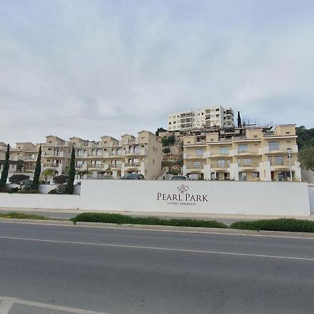 Apartment Pearl Park Residence Paphos Bagian luar foto