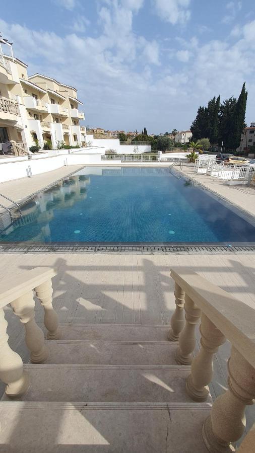 Apartment Pearl Park Residence Paphos Bagian luar foto