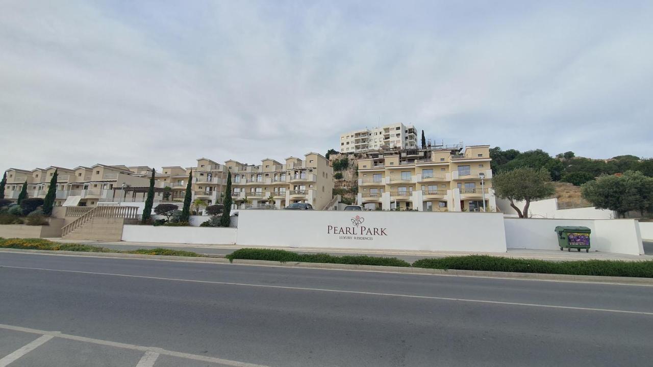 Apartment Pearl Park Residence Paphos Bagian luar foto