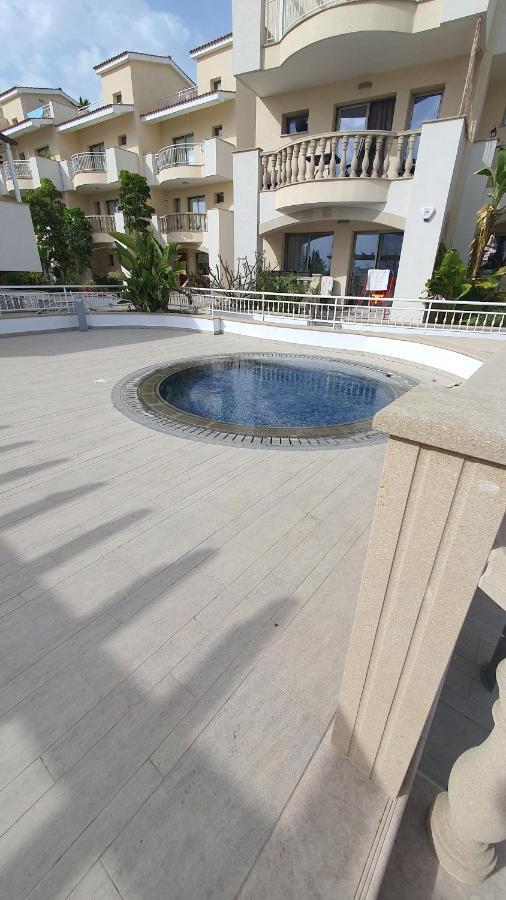 Apartment Pearl Park Residence Paphos Bagian luar foto